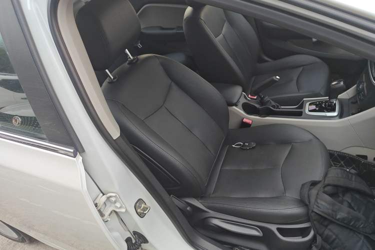 Used Dongfeng Aeolus L60 2015 1.8L Automatic New Rui Model Right Front Seat