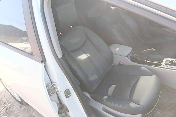 Used Dongfeng Aeolus L60 2015 1.8L Automatic New Enjoyment Model Right Front Seat