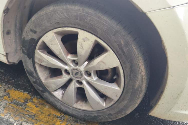 Used Dongfeng Aeolus L60 2015 1.8L Manual New Enjoyment Version Right Front Wheel Hub