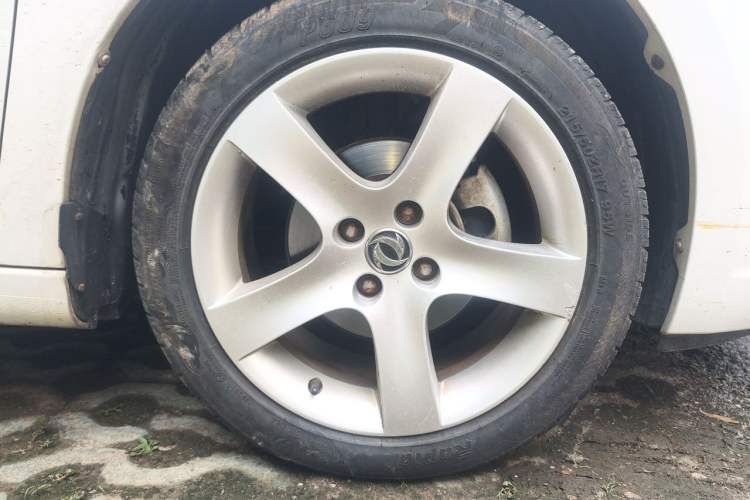 Used Dongfeng Aeolus L60 2015 1.8L Automatic New Rui Model Right Front Wheel Hub