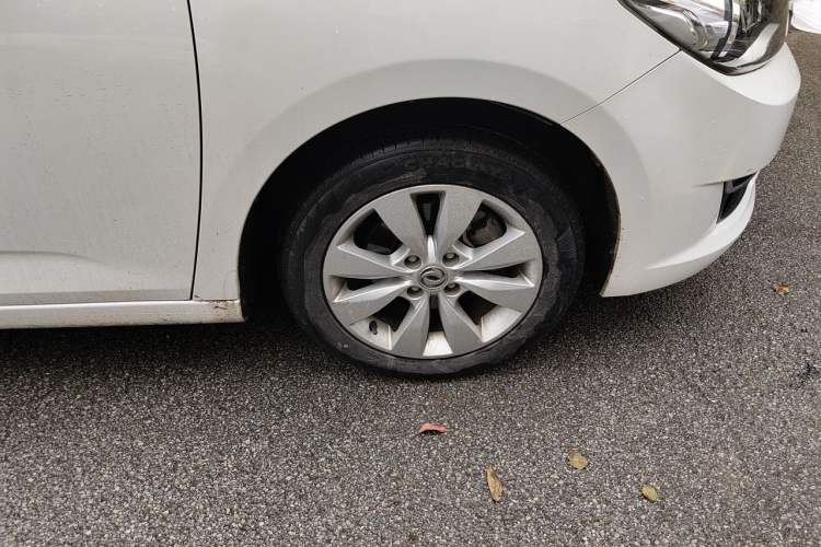 Used Dongfeng Aeolus L60 2015 1.6L Manual New Dynamic Model Right Front Wheel Hub