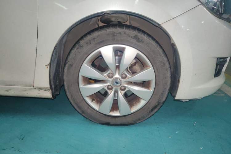 Used Dongfeng Aeolus L60 2015 1.8L Automatic New Enjoyment Model Right Front Wheel Hub