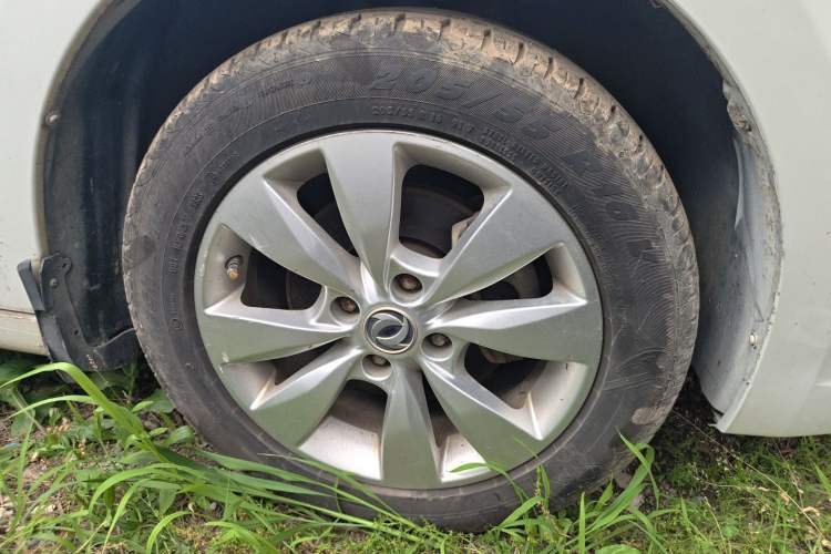 Used Dongfeng Aeolus L60 2015 1.8L Automatic New Enjoyment Model Right Front Wheel Hub