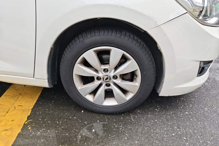 Used Dongfeng Aeolus L60 2015 1.8L Automatic New Enjoyment Model Right Front Wheel Hub
