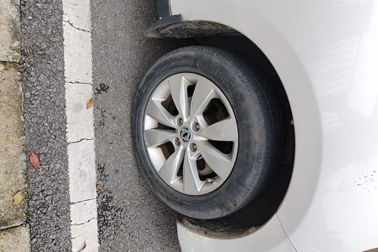Used Dongfeng Aeolus L60 2015 1.6L Manual New Dynamic Model Right Front Wheel Hub