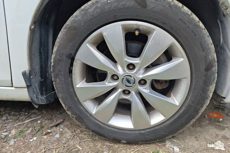 Used Dongfeng Aeolus L60 2015 1.8L Automatic New Enjoyment Model Right Front Wheel Hub