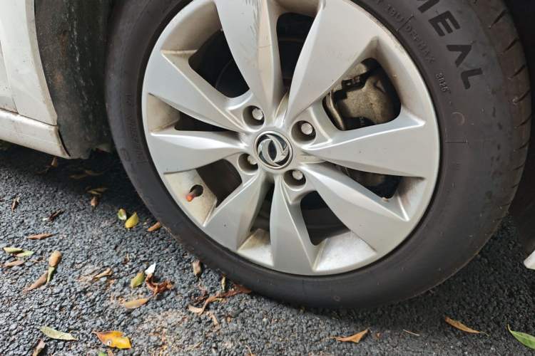 Used Dongfeng Aeolus L60 2015 1.8L Automatic New Enjoyment Model Right Front Wheel Hub