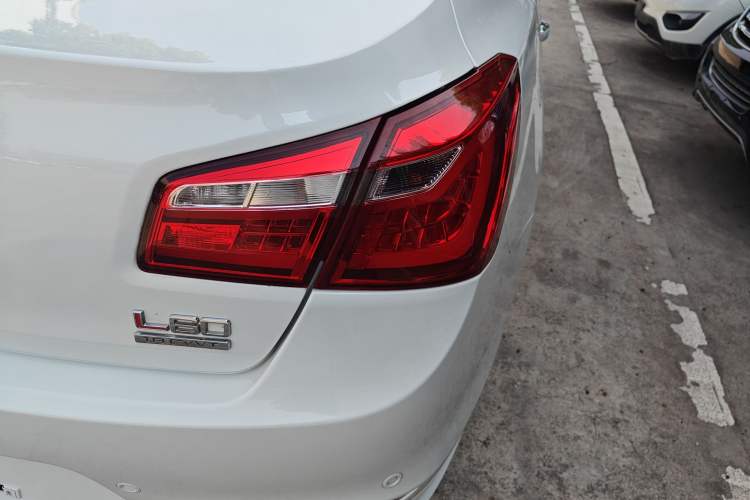 Used Dongfeng Aeolus L60 2015 1.8L Automatic New Rui Model Right Rear Taillight