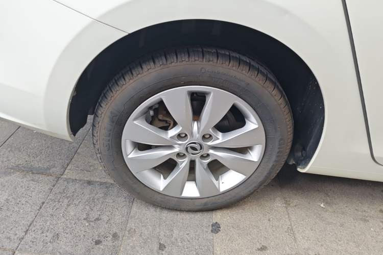 Used Dongfeng Aeolus L60 2015 1.6L Manual New Dynamic Model Right Rear Wheel Hub