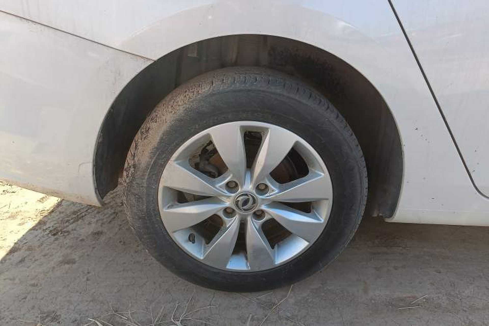 Used Dongfeng Aeolus L60 2015 1.8L Automatic New Enjoyment Model Right Rear Wheel Hub