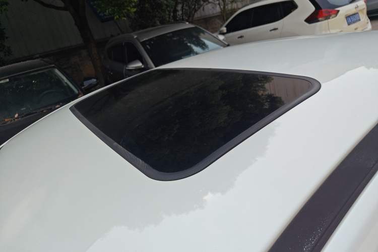 Used Dongfeng Aeolus L60 2015 1.8L Automatic New Rui Model Roof