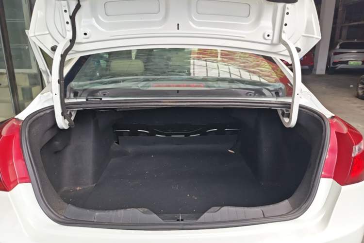 Used Dongfeng Aeolus L60 2015 1.6L Manual New Dynamic Model Trunk