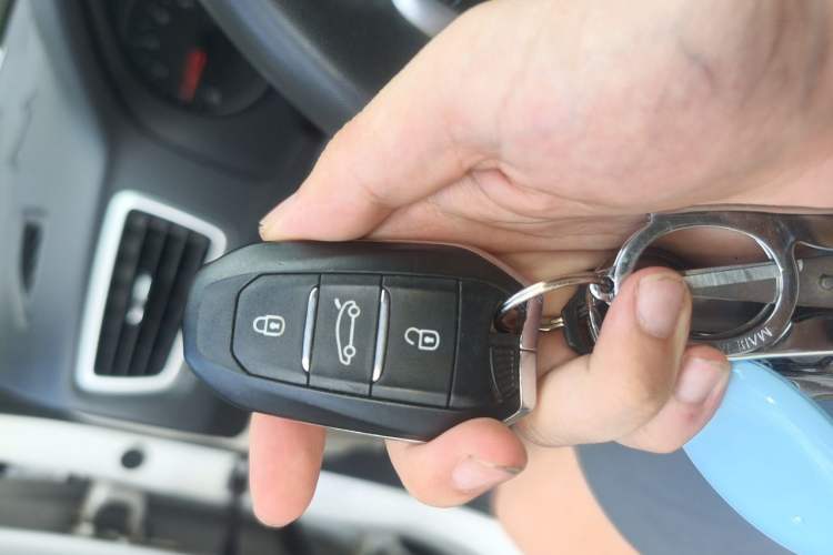 Used Dongfeng Aeolus L60 2015 1.8L Automatic New Rui Model Vehicle Key