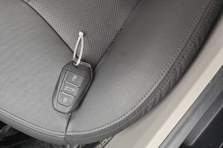 Used Dongfeng Aeolus L60 2015 1.8L Automatic New Rui Model Vehicle Key