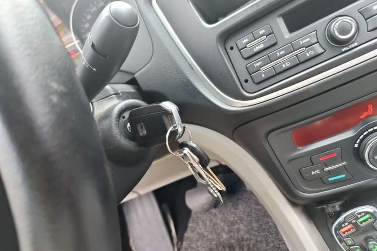 Used Dongfeng Aeolus L60 2015 1.8L Automatic New Enjoyment Model Vehicle Key