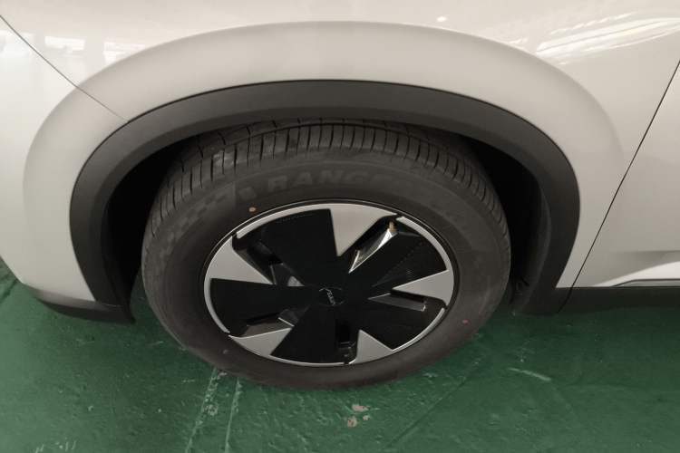 Used Dongfeng Aeolus L7 New Energy 2024 205 Plus Left Front Wheel Hub