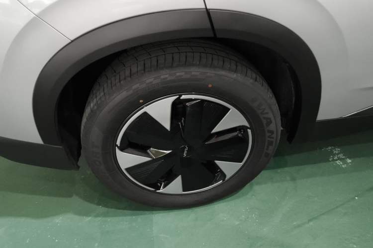 Used Dongfeng Aeolus L7 New Energy 2024 205 Plus Right Rear Wheel Hub