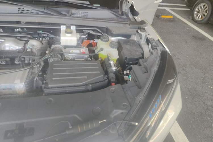 Used Dongfeng Aeolus L7 New Energy 2024 205 Pro Engine Bay Left