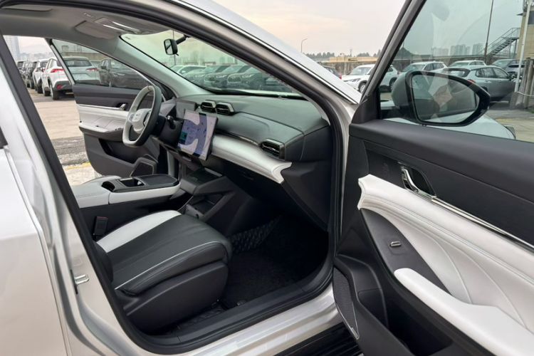 Used Dongfeng Aeolus L7 New Energy 2024 518 Pro Interior 4