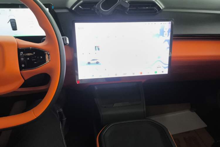 Used Dongfeng Aeolus L7 New Energy 2024 205 Pro Audio And AC Panel