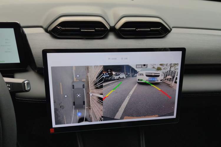Used Dongfeng Aeolus L7 New Energy 2024 518 Pro Audio And AC Panel