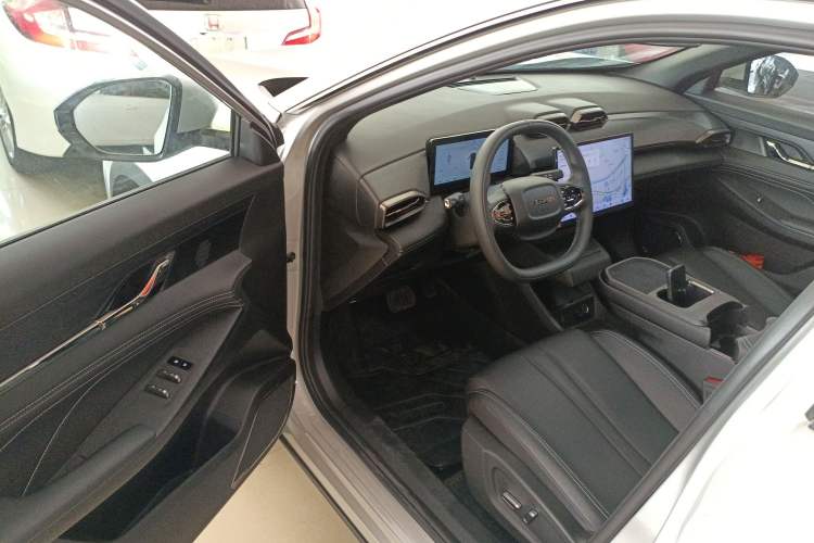 Used Dongfeng Aeolus L7 New Energy 2024 205 Air Driver Seat