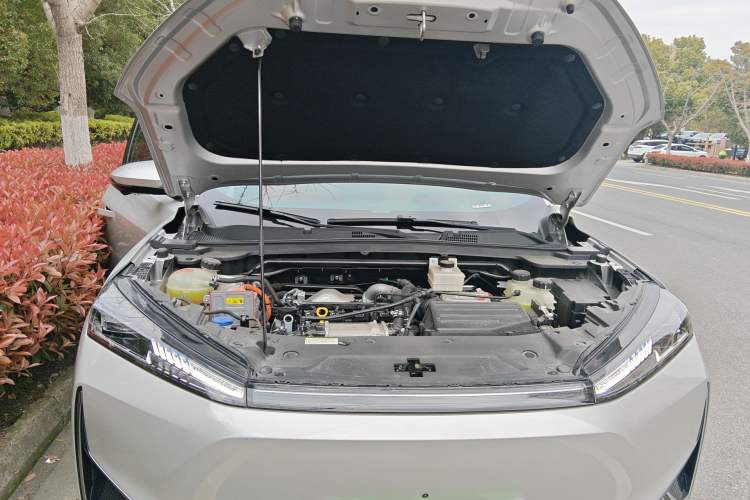 Used Dongfeng Aeolus L7 New Energy 2024 205 Air Engine Bay