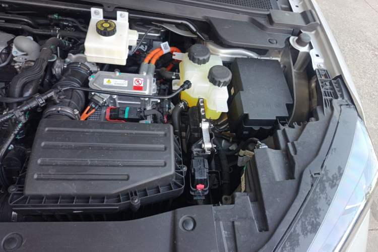 Used Dongfeng Aeolus L7 New Energy 2024 205 Pro Engine Bay Left