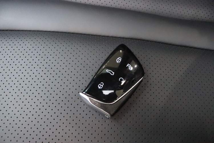 Used Dongfeng Aeolus L7 New Energy 2024 205 Plus Interior 4