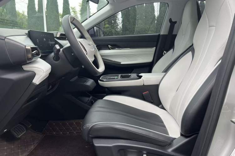 Used Dongfeng Aeolus L7 New Energy 2024 518 Pro Interior 4