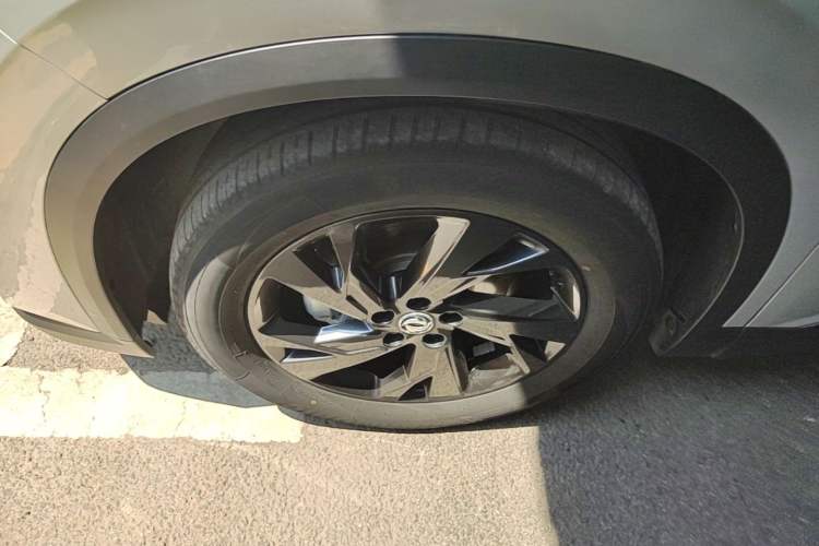Used Dongfeng Aeolus L7 New Energy 2024 518 Pro Left Front Wheel Hub
