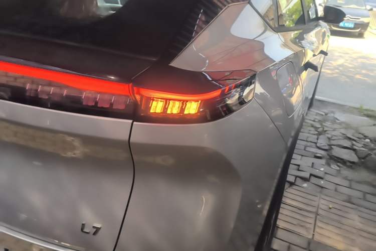Used Dongfeng Aeolus L7 New Energy 2024 205 Air Right Rear Taillight
