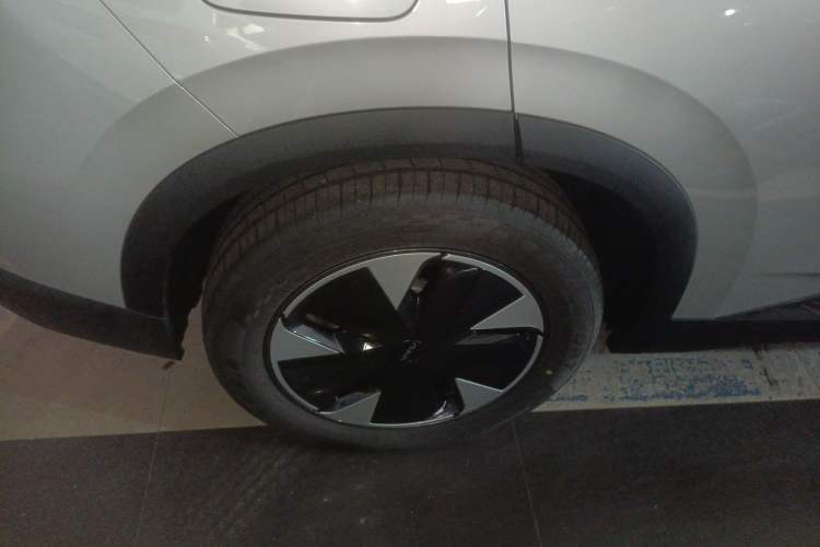 Used Dongfeng Aeolus L7 New Energy 2024 110 Pro Right Rear Wheel Hub