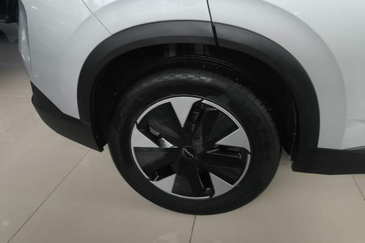 Used Dongfeng Aeolus L7 New Energy 2024 205 Pro Right Rear Wheel Hub