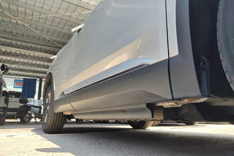 Used Dongfeng Aeolus L7 New Energy 2024 518 Pro Right Side Sill