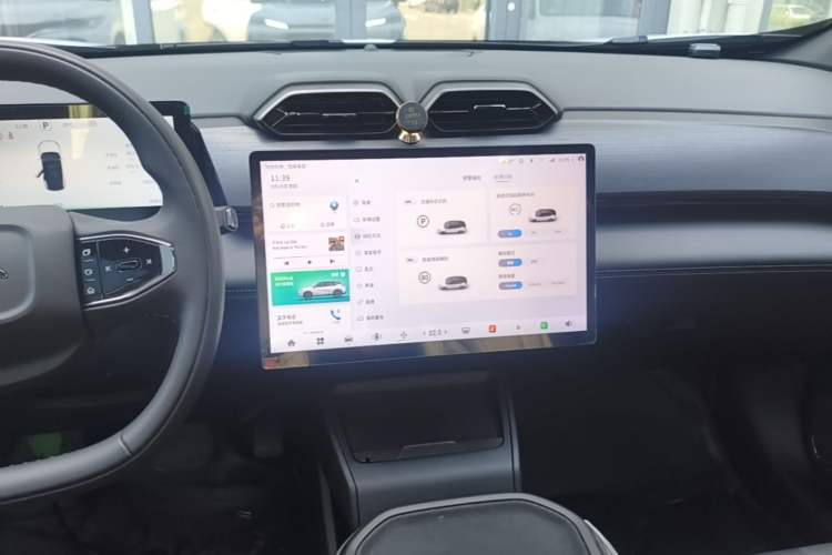 Used Dongfeng Aeolus L7 New Energy 2024 205 Pro Audio And AC Panel