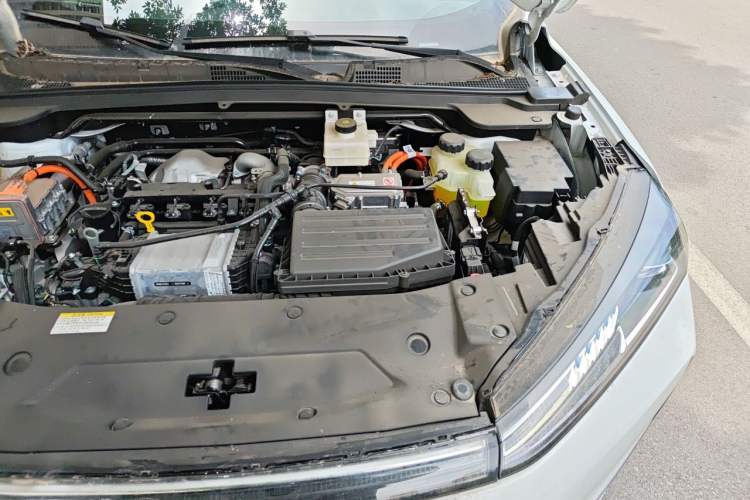 Used Dongfeng Aeolus L7 New Energy 2024 205 Premium Edition Engine Bay Left