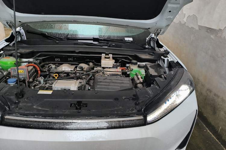 Used Dongfeng Aeolus L7 New Energy 2024 205 Pro Engine Bay Left
