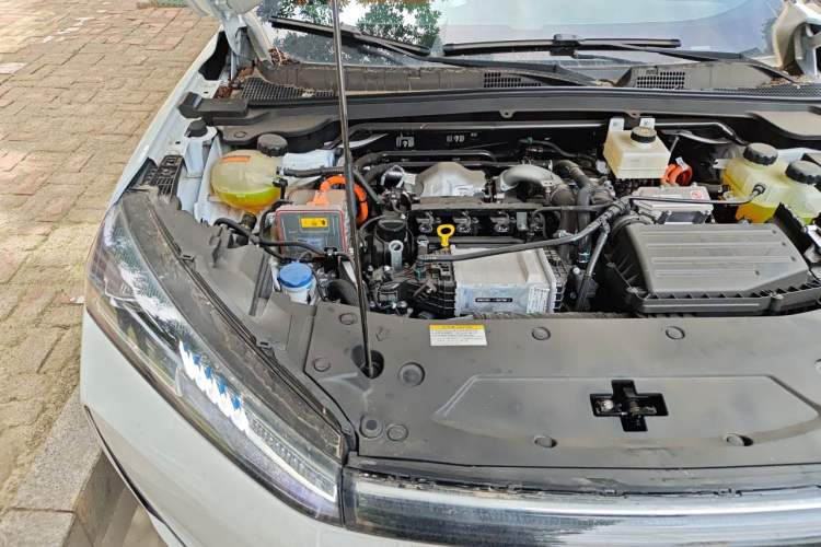 Used Dongfeng Aeolus L7 New Energy 2024 205 Premium Edition Engine Bay Right