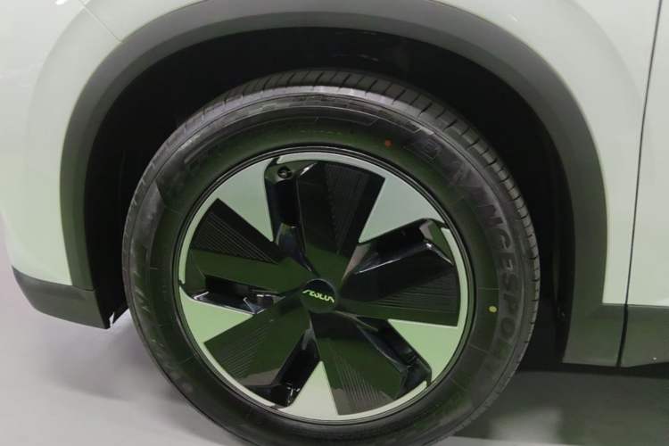 Used Dongfeng Aeolus L7 New Energy 2024 205 Plus Exterior 4