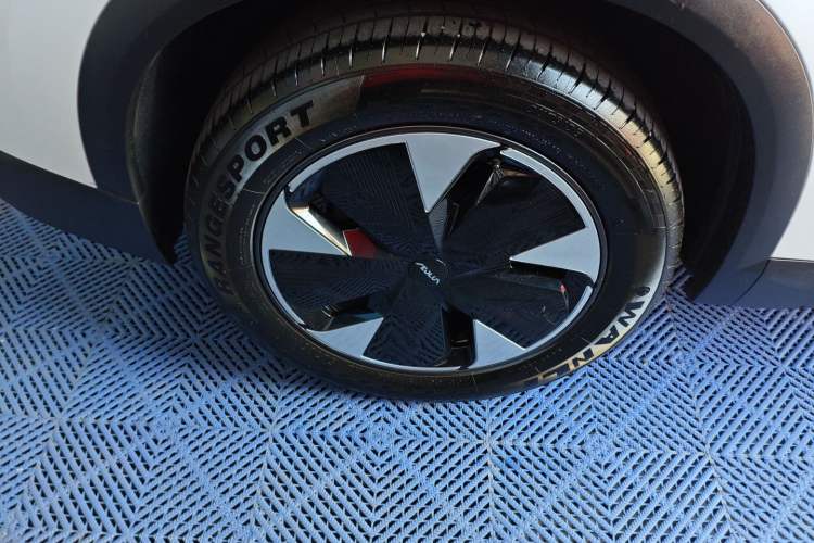 Used Dongfeng Aeolus L7 New Energy 2024 205 Plus Exterior 4