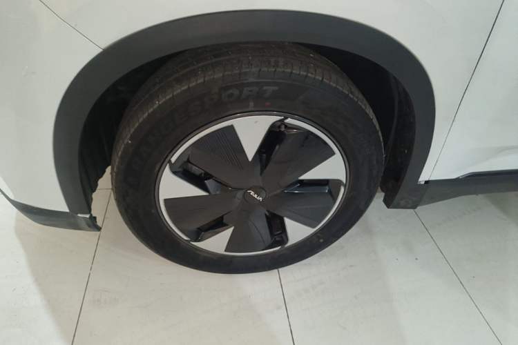 Used Dongfeng Aeolus L7 New Energy 2024 205 Pro Left Front Wheel Hub