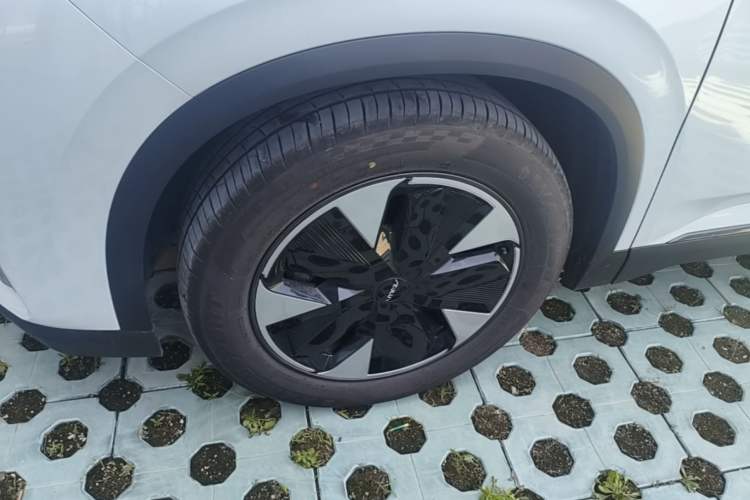 Used Dongfeng Aeolus L7 New Energy 2024 205 Pro Left Front Wheel Hub