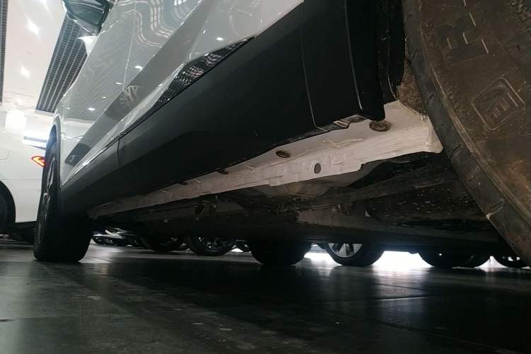 Used Dongfeng Aeolus L7 New Energy 2024 205 Plus Left Side Sill
