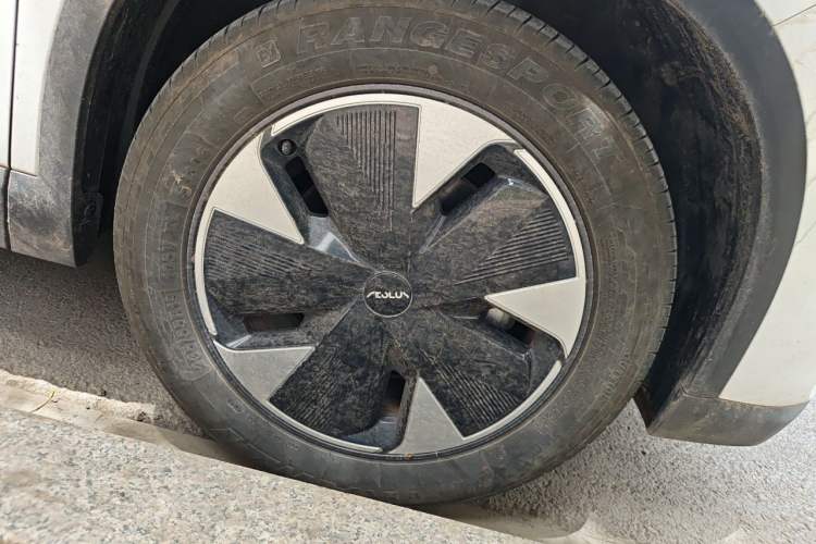 Used Dongfeng Aeolus L7 New Energy 2024 205 Premium Edition Right Front Wheel Hub