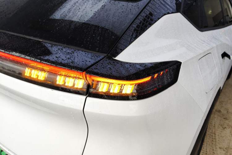 Used Dongfeng Aeolus L7 New Energy 2024 205 Plus Right Rear Taillight