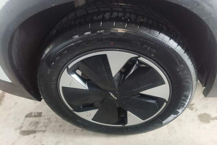 Used Dongfeng Aeolus L7 New Energy 2024 205 Plus Right Rear Wheel Hub