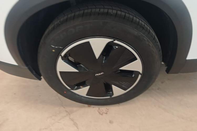 Used Dongfeng Aeolus L7 New Energy 2024 205 Plus Right Rear Wheel Hub