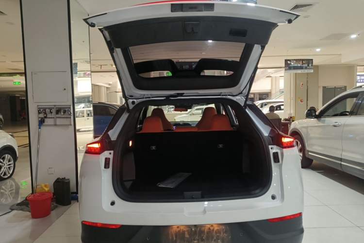 Used Dongfeng Aeolus L7 New Energy 2024 205 Pro Trunk