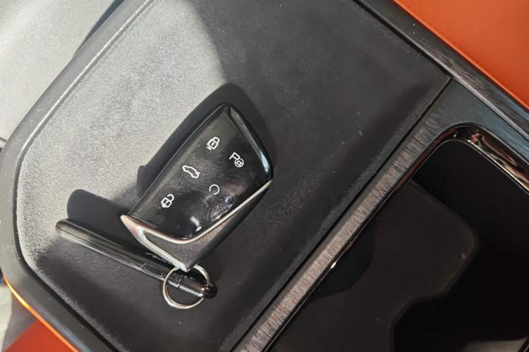 Used Dongfeng Aeolus L7 New Energy 2024 205 Max Custom Edition Vehicle Key